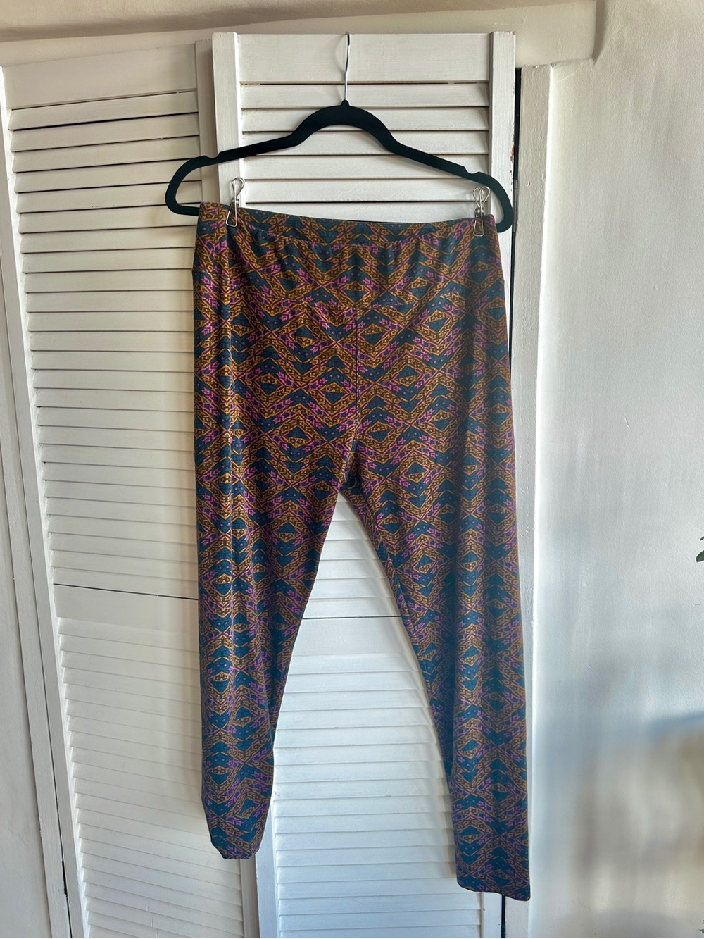 Women’s LuLaroe Patterned Knit leggings